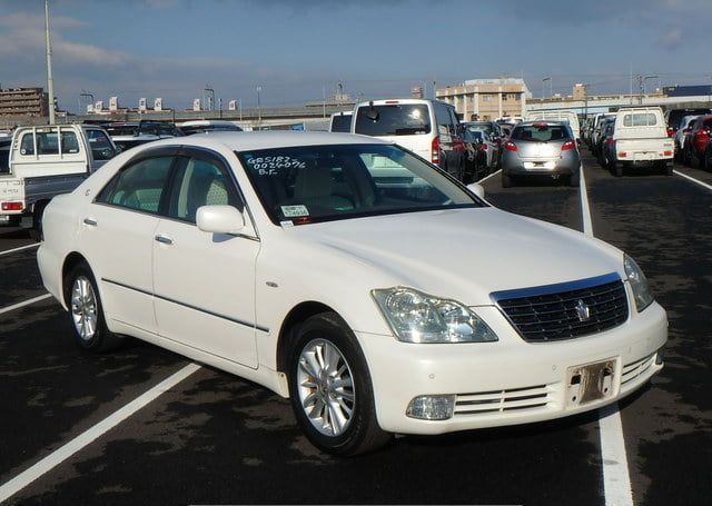 2004 TOYOTA CROWN ROYAL SALOON 10,242 km