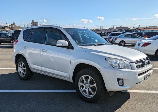 2010 TOYOTA RAV4 STYLE 105,782 km