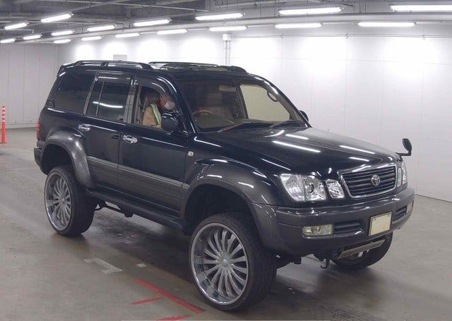 2001 TOYOTA LAND CRUISER CYGNUS 181,153 km