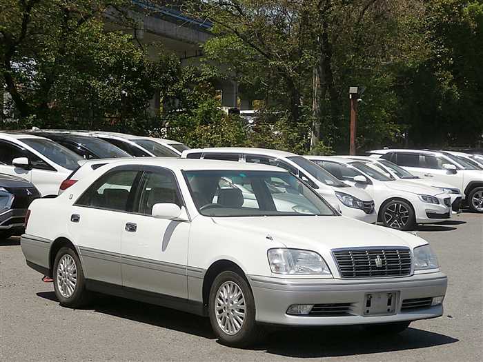 2000 Toyota Crown 2.5L 94,700 km