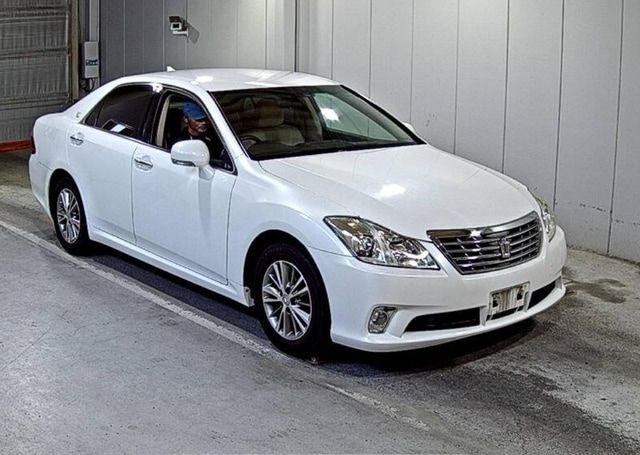 2010 TOYOTA CROWN ROYAL SALOON SPECIAL NAVI PKG 126,758 km