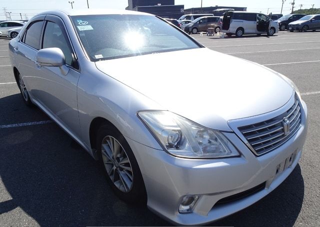 2010 TOYOTA CROWN ROYAL SALOON SPECIAL NAVI PKG 131,623 km