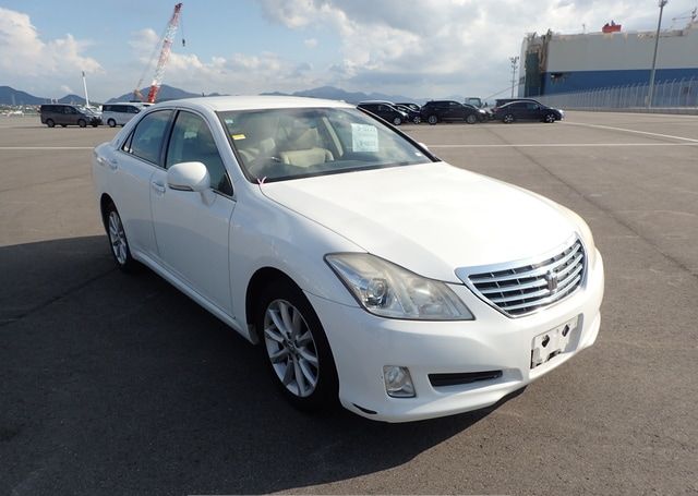 2009 TOYOTA CROWN ROYAL SALOON NAVI PACKAGE 133,545 km
