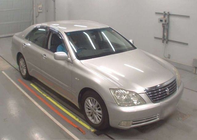 2004 TOYOTA CROWN ROYAL SALOON 79,954 km