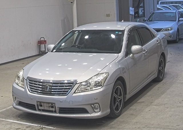 2010 TOYOTA CROWN ROYAL SALOON G OTTOMAN PACKAGE 124,014 km