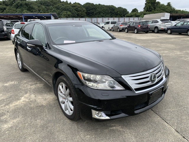 2010 Lexus LS600H Version S I-Package 162,459km