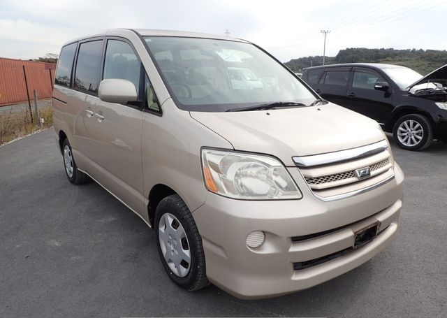 2004 TOYOTA NOAH X 20,520 km