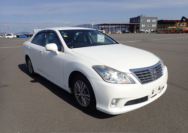2010 TOYOTA CROWN ROYAL SALOON SPECIAL NAVI PKG 135,940 km