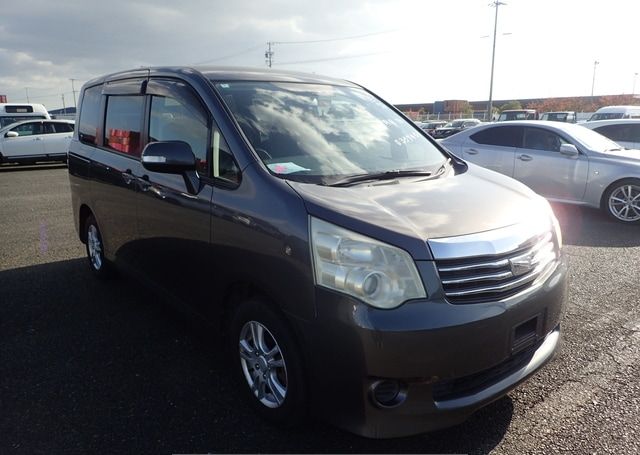 2010 TOYOTA NOAH X L SELECTION 118,290 km
