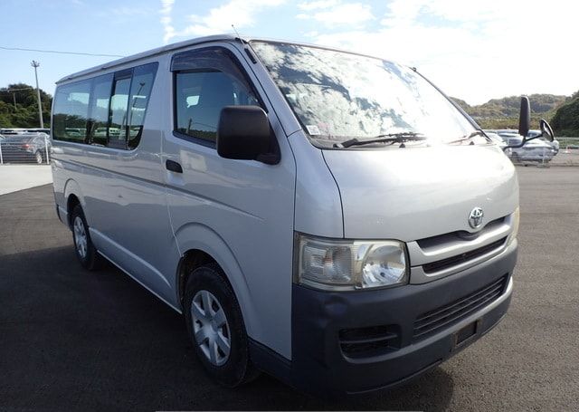 2009 TOYOTA HIACE VAN DX Diesel 162,580 km
