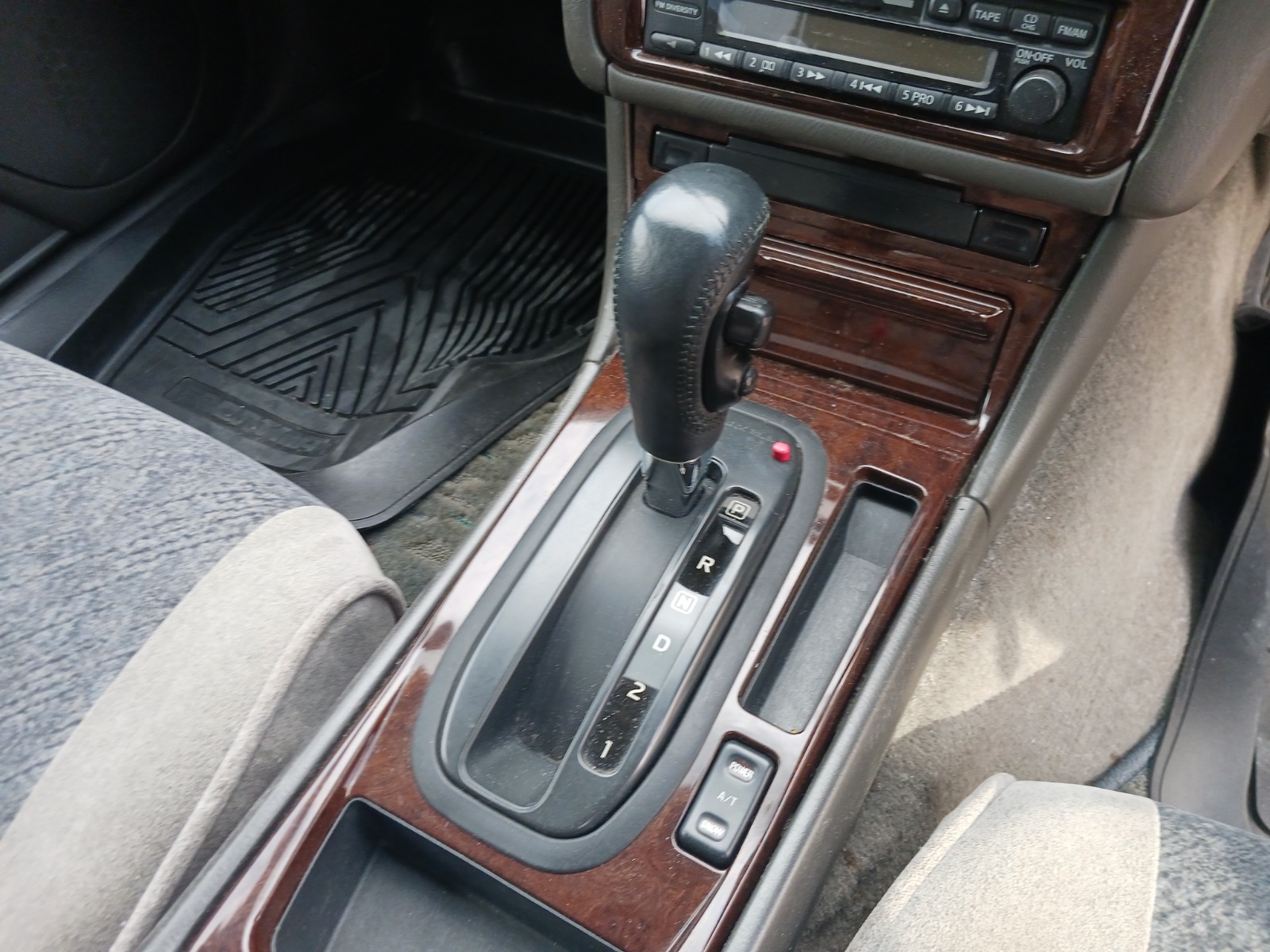 NISSAN STAGEA thumbnail 21