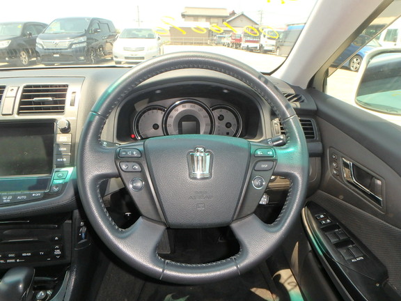 TOYOTA CROWN thumbnail 10