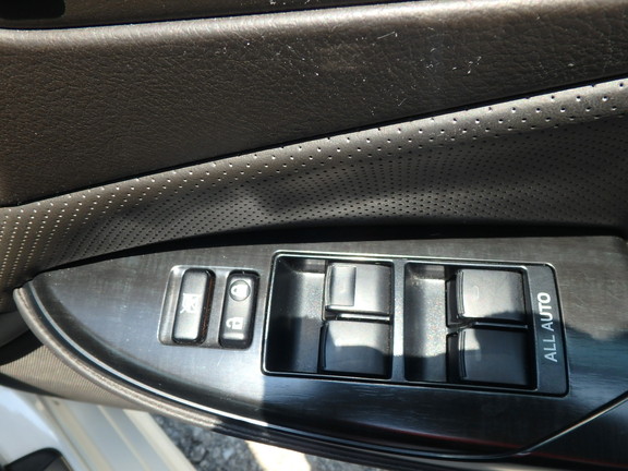 TOYOTA CROWN thumbnail 16