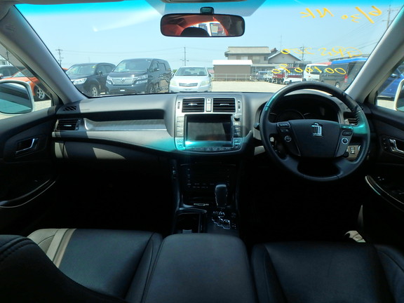 TOYOTA CROWN thumbnail 9