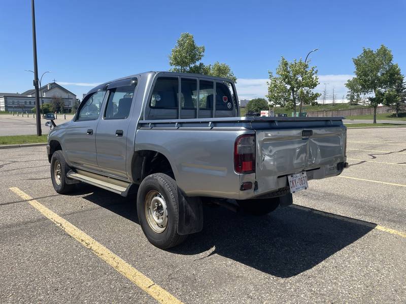 2002 TOYOTA HILUX