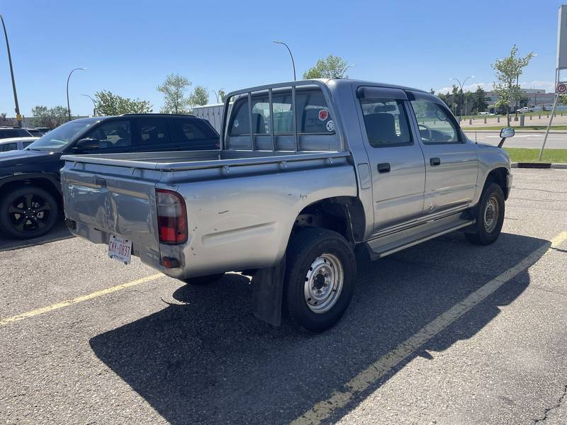 2002 TOYOTA HILUX