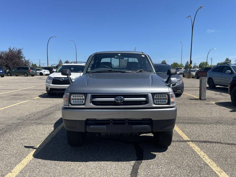 2002 TOYOTA HILUX