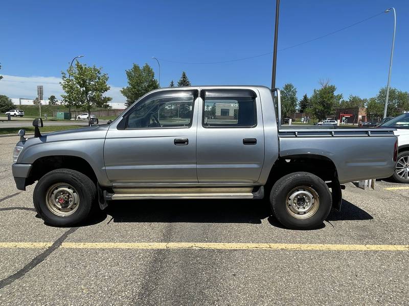 2002 TOYOTA HILUX
