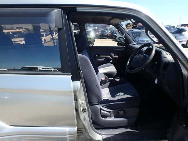 TOYOTA LAND CRUISER PRADO thumbnail 9